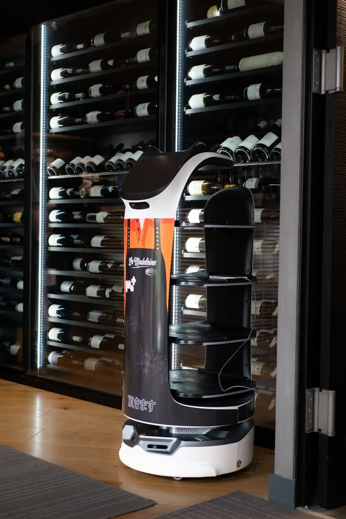 La Madeleine - Un restaurant pilote pour le robot serveur​