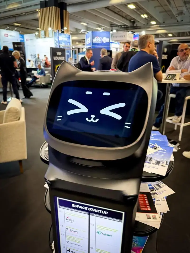 BellaBot Pro - Le robot serveur intelligent et interactif