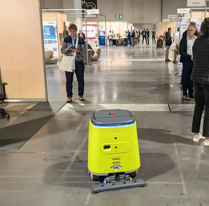 Pudu CC1 - Robot de nettoyage professionnel 4 en 1