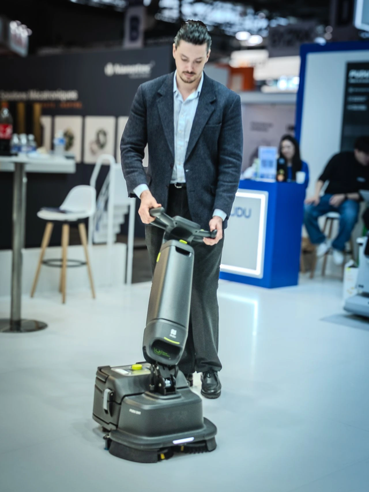 Test du SH1 poussé par un employé Jobotto — Global Industrie 2026